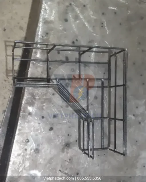 Cút góc vuông máng lưới